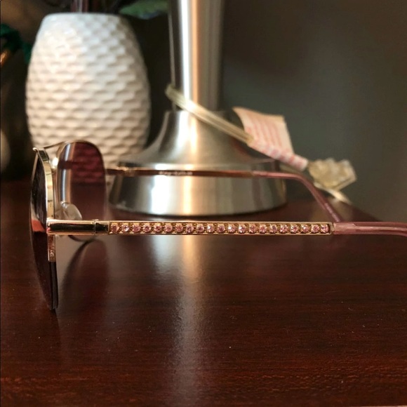 Sunglasses MORE ADDED TO THE LOT✨✨✨✨ - Picture 5 of 6